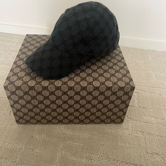 Gucci x Balenciaga The Hacker Project Cap
Charcoal Grey - Picture 2 of 6